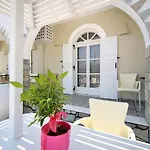 Blue Sky 4* Fira (Santorini)
