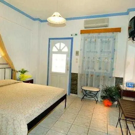 Blue Sky 3* Fira (Santorini)