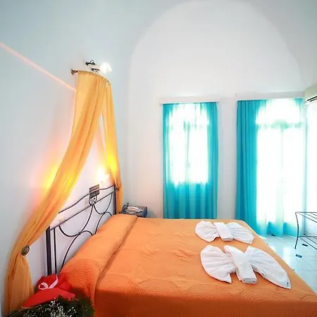 Blue Sky 4* Fira (Santorini)