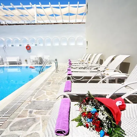 Blue Sky 4* Fira (Santorini)