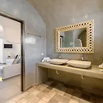 Blue Sky 4* Fira (Santorini)