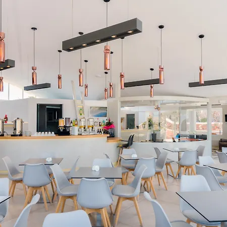 Blue Sky فندق ثيرا