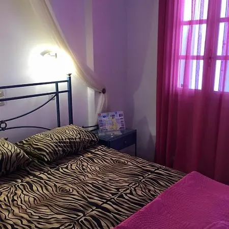 Blue Sky فندق ثيرا