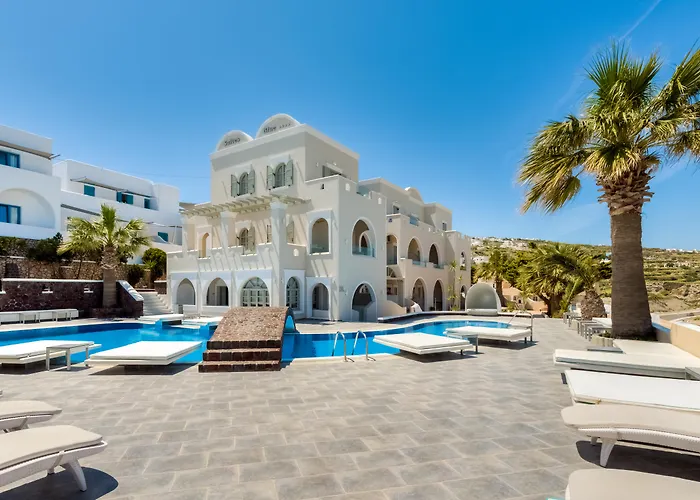 Blue Sky 4* Fira (Santorini)