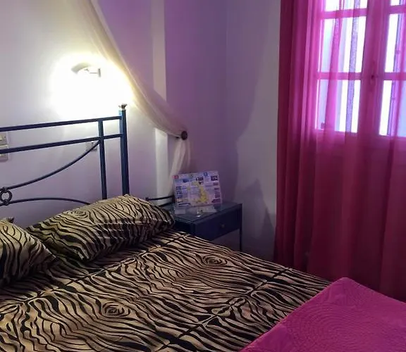 Blue Sky Hotel Fira (Santorini)