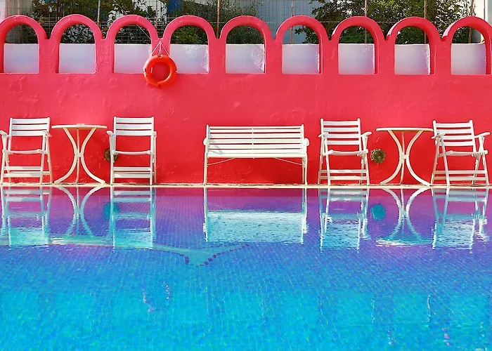 Blue Sky 4* Fira (Santorini)