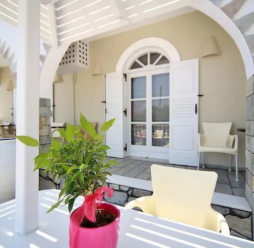 Blue Sky 4* Fira (Santorini)