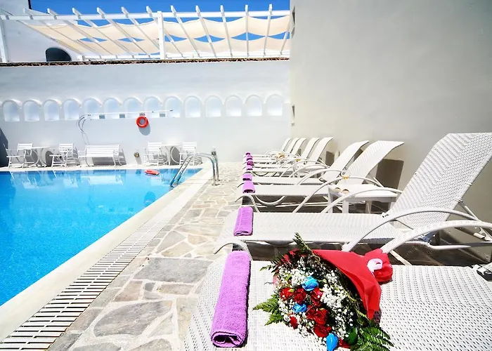 Blue Sky 4* Fira (Santorini)